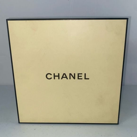 CHANEL designer box w/Chanel tissue paper and seal (box and tissue paper only) - Picture 2 of 12